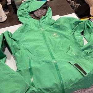 Arc’teryx
Beta SL Jacket W
Size S, Spring Green